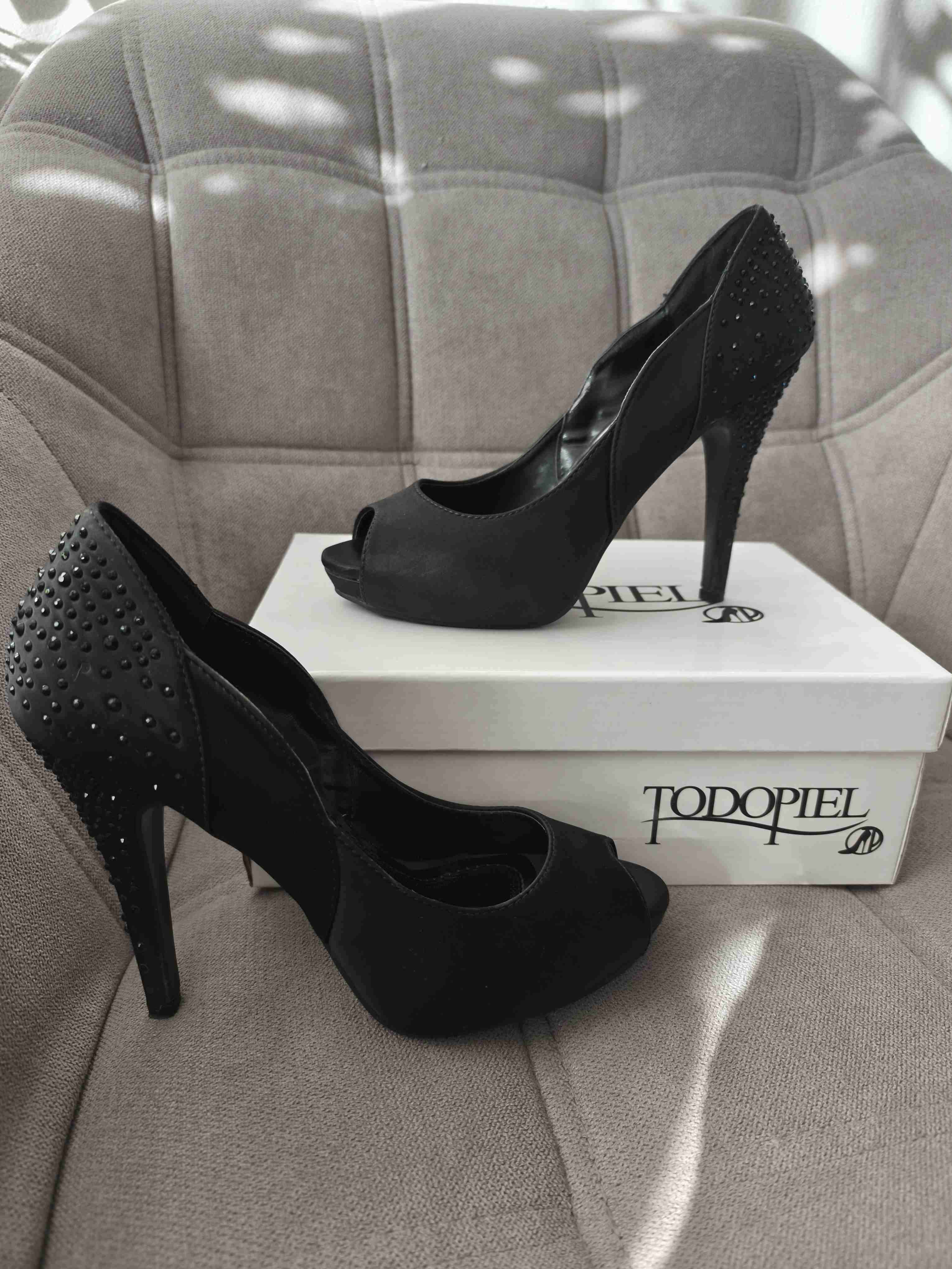 Tacones negros de tela con tachas - miniatura 1