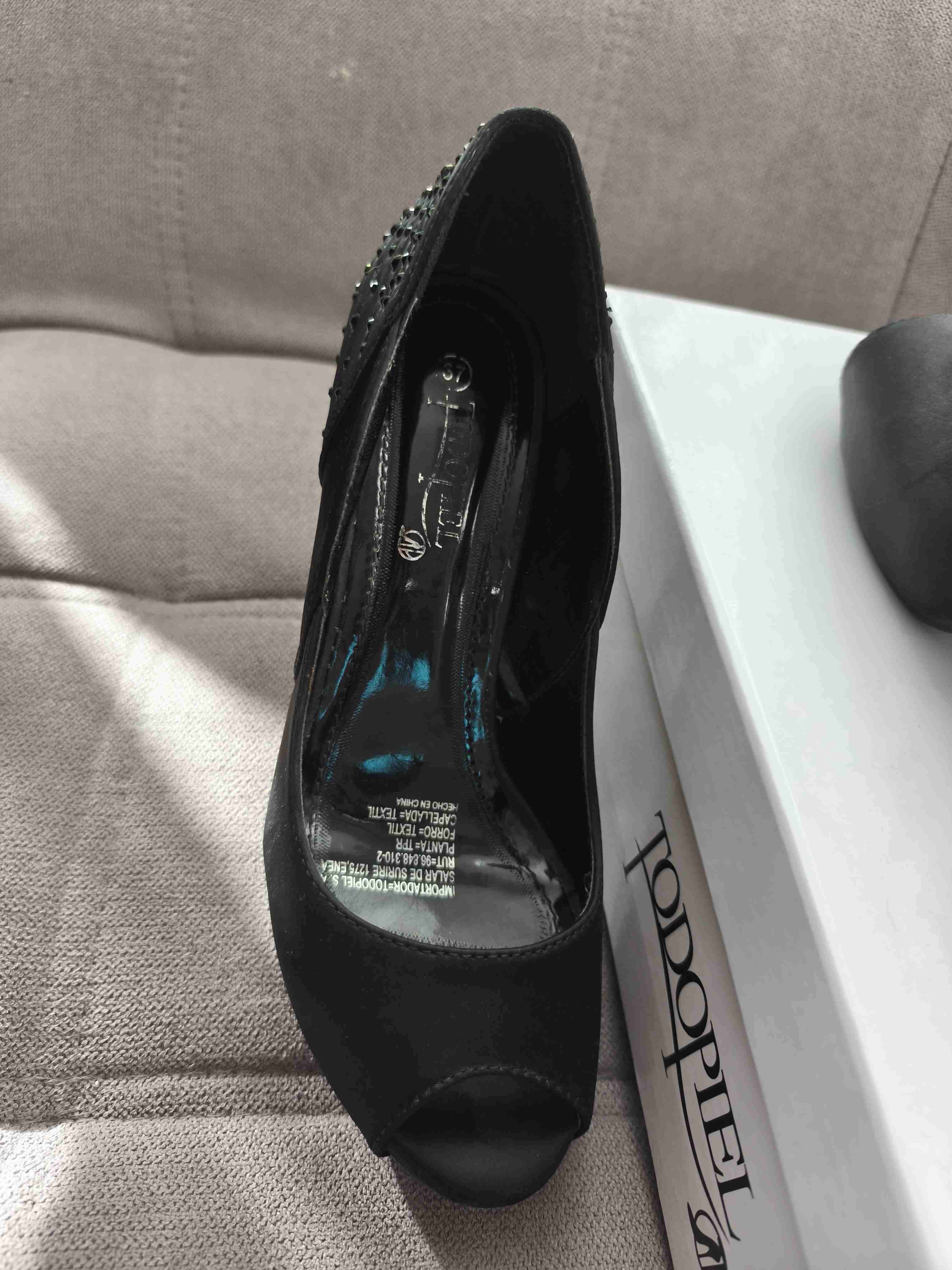 Tacones negros de tela con tachas - miniatura 2