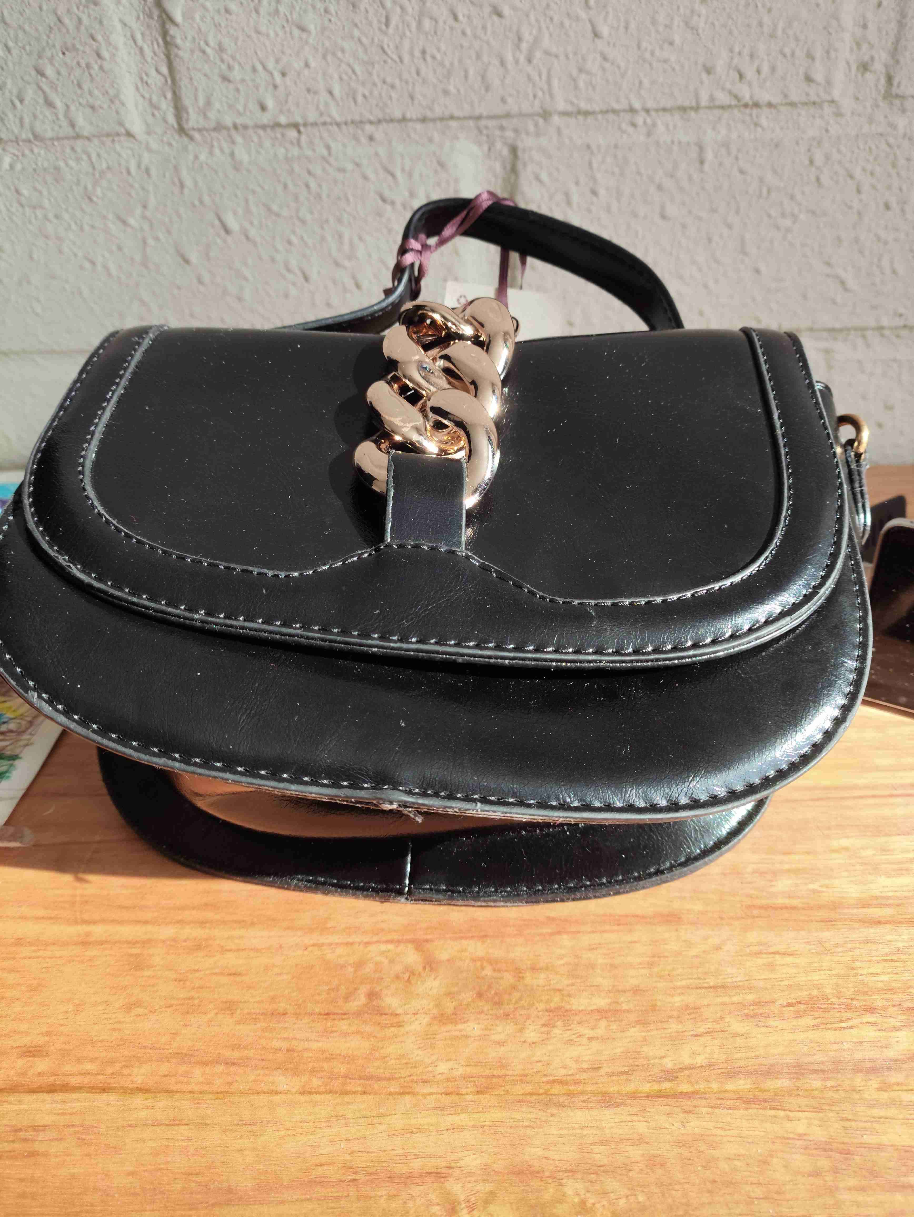 Cartera negra de cadena metálica - miniatura 3