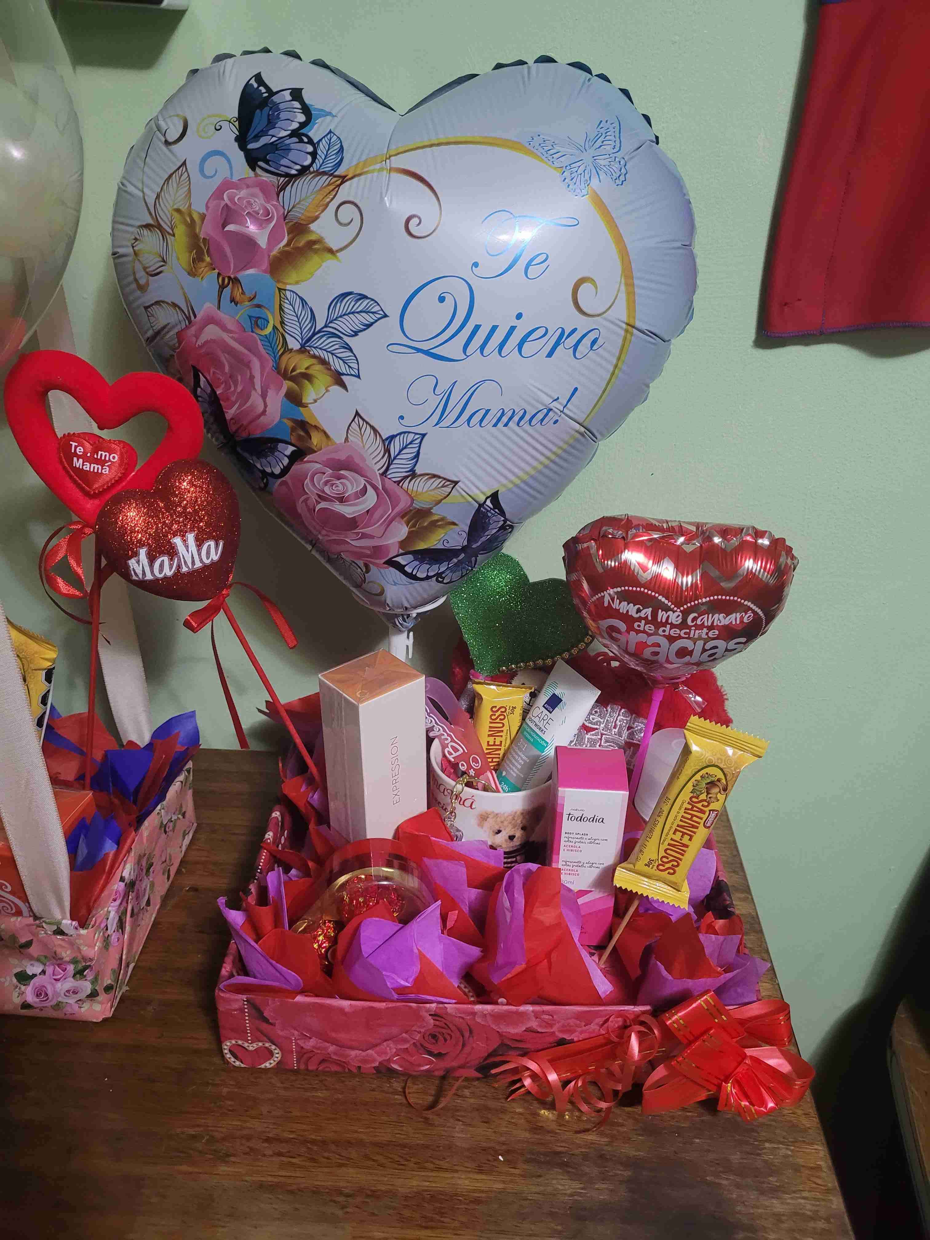 Caja de regalo con globos - miniatura 2