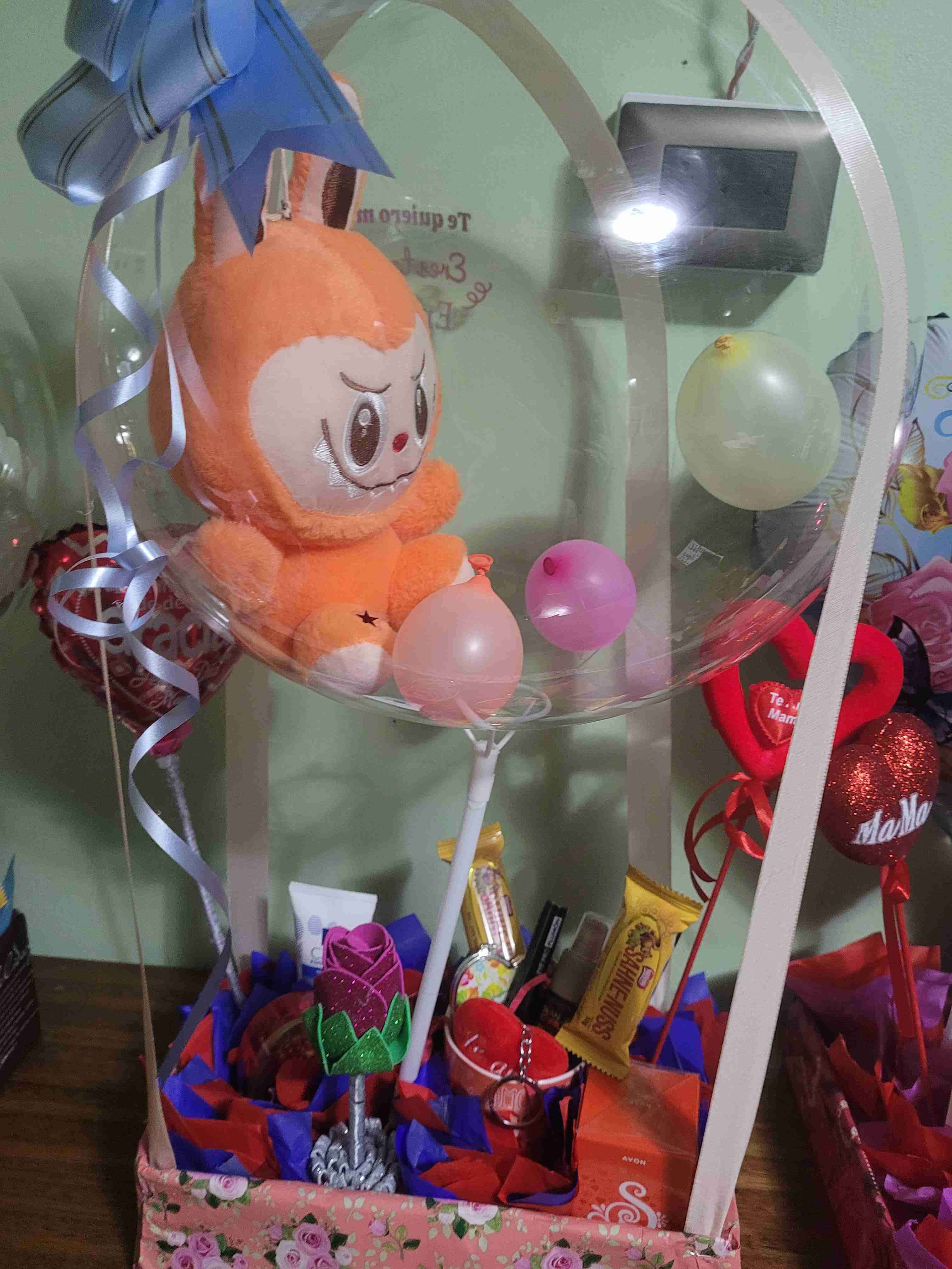 Caja de regalo con globos - miniatura 3