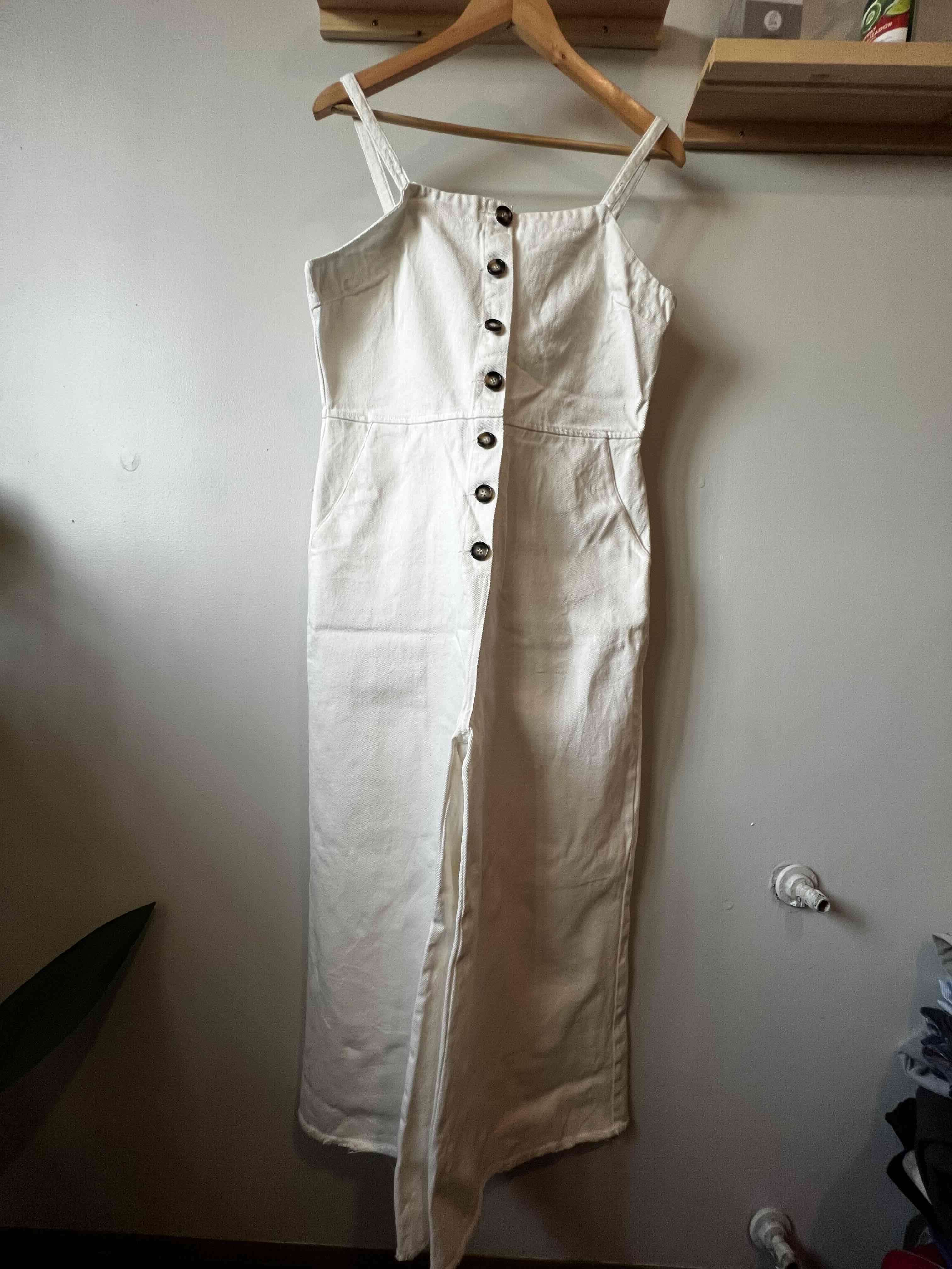 Jardinera o enterito blanco con botones Talla M - miniatura 3