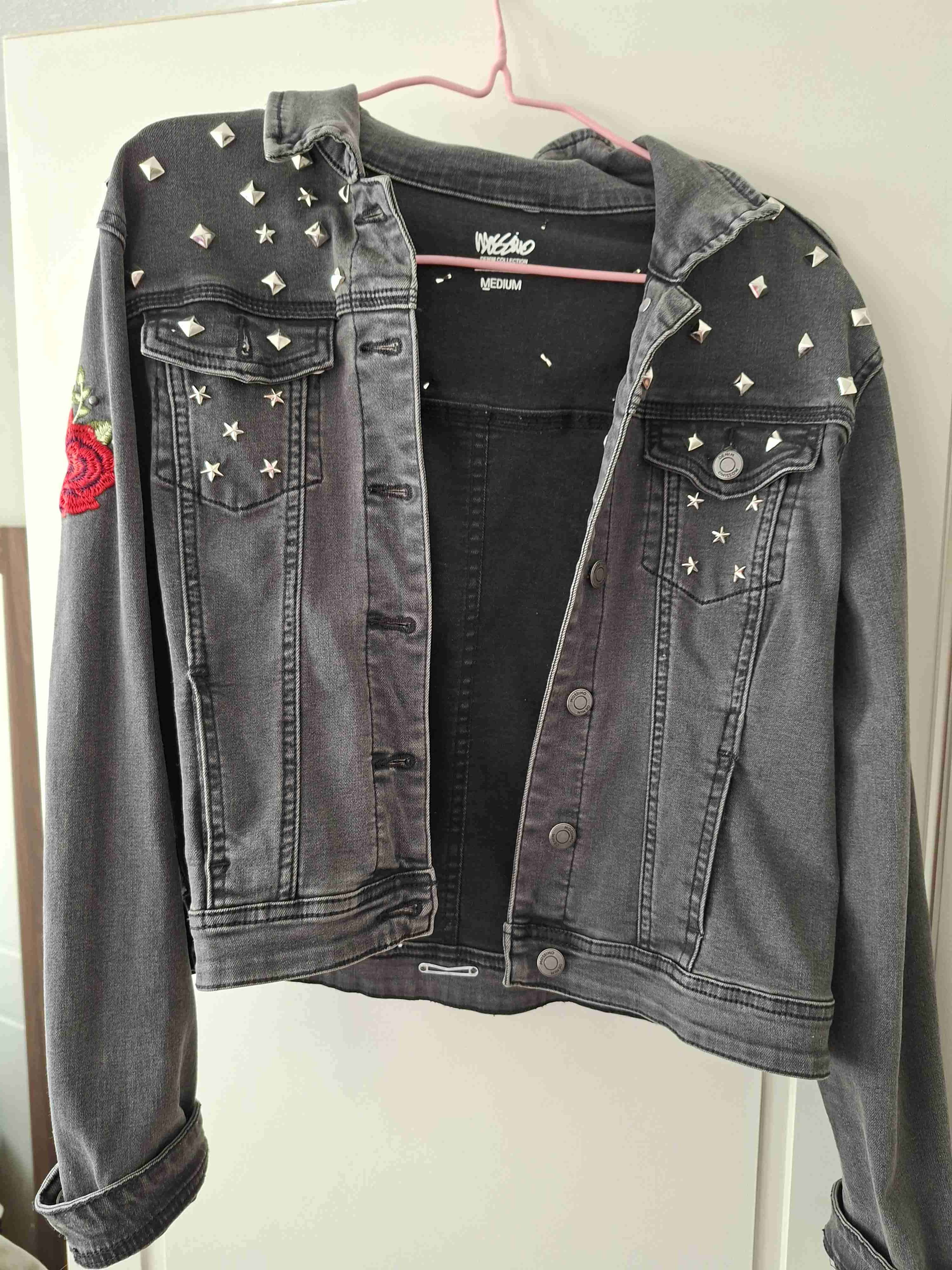 Chaqueta denim con tachas