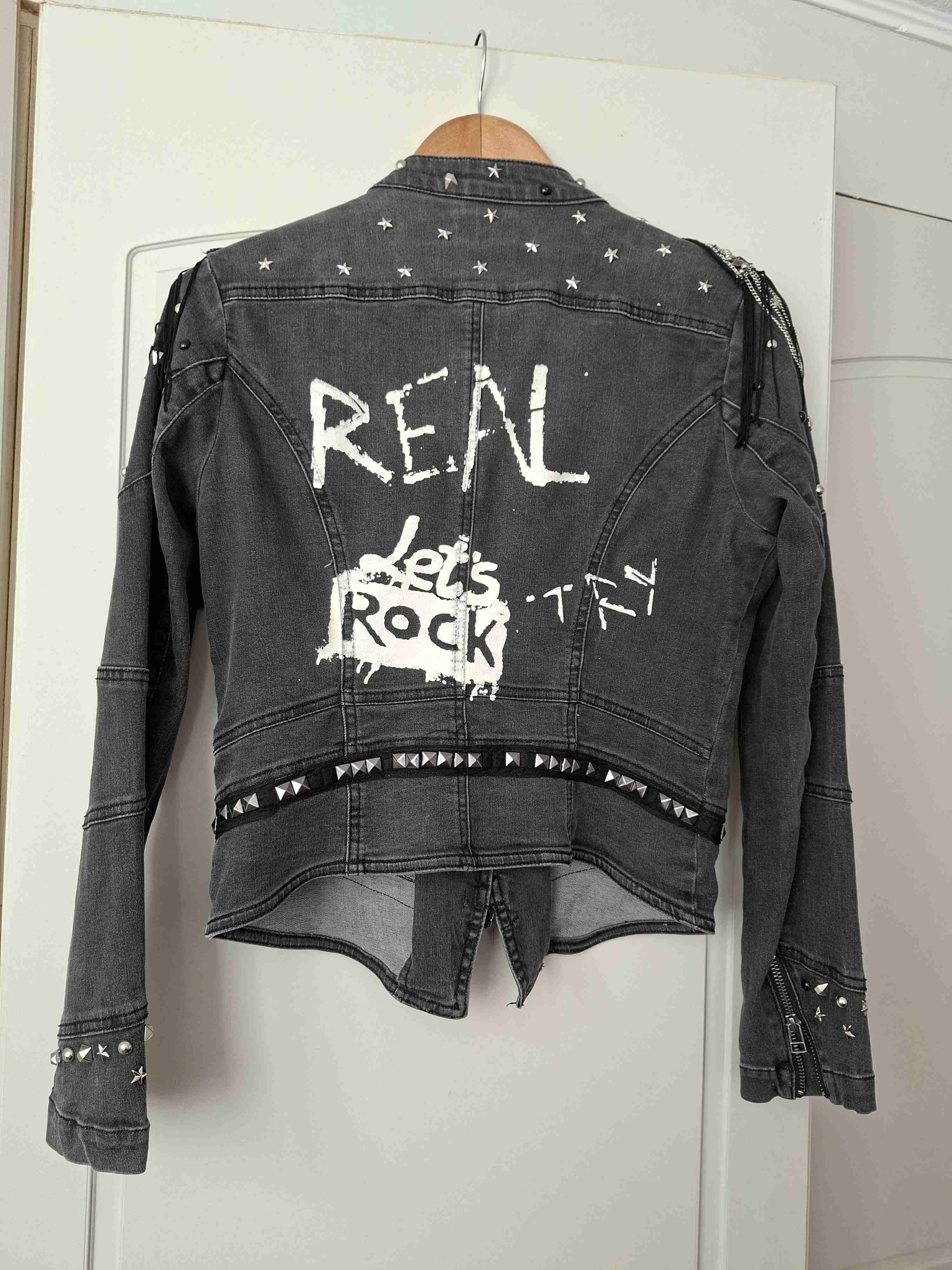 Chaqueta negra con tachas marca ONLY - miniatura 6