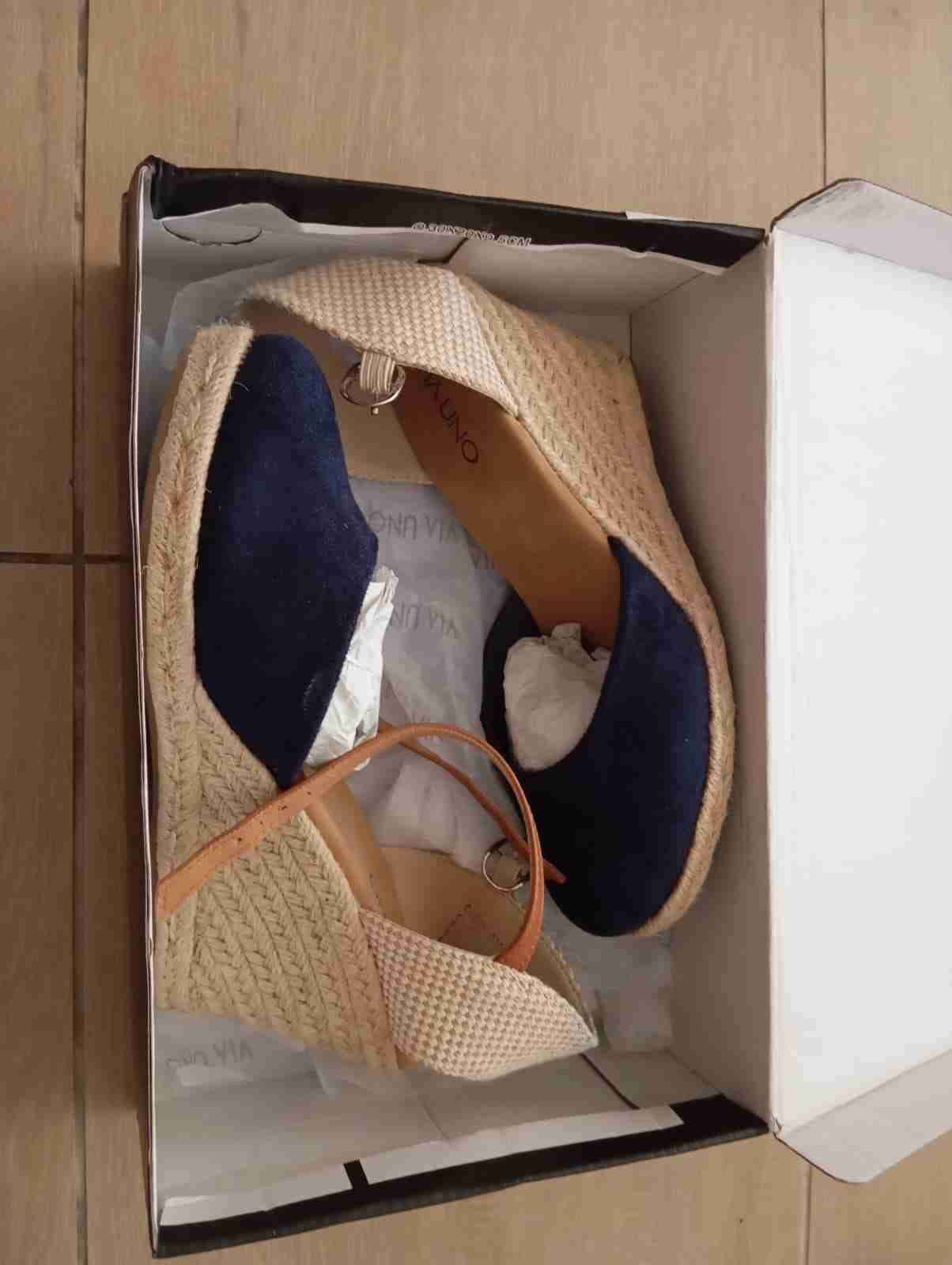 Sandalias de cuña azul y beige - miniatura 2