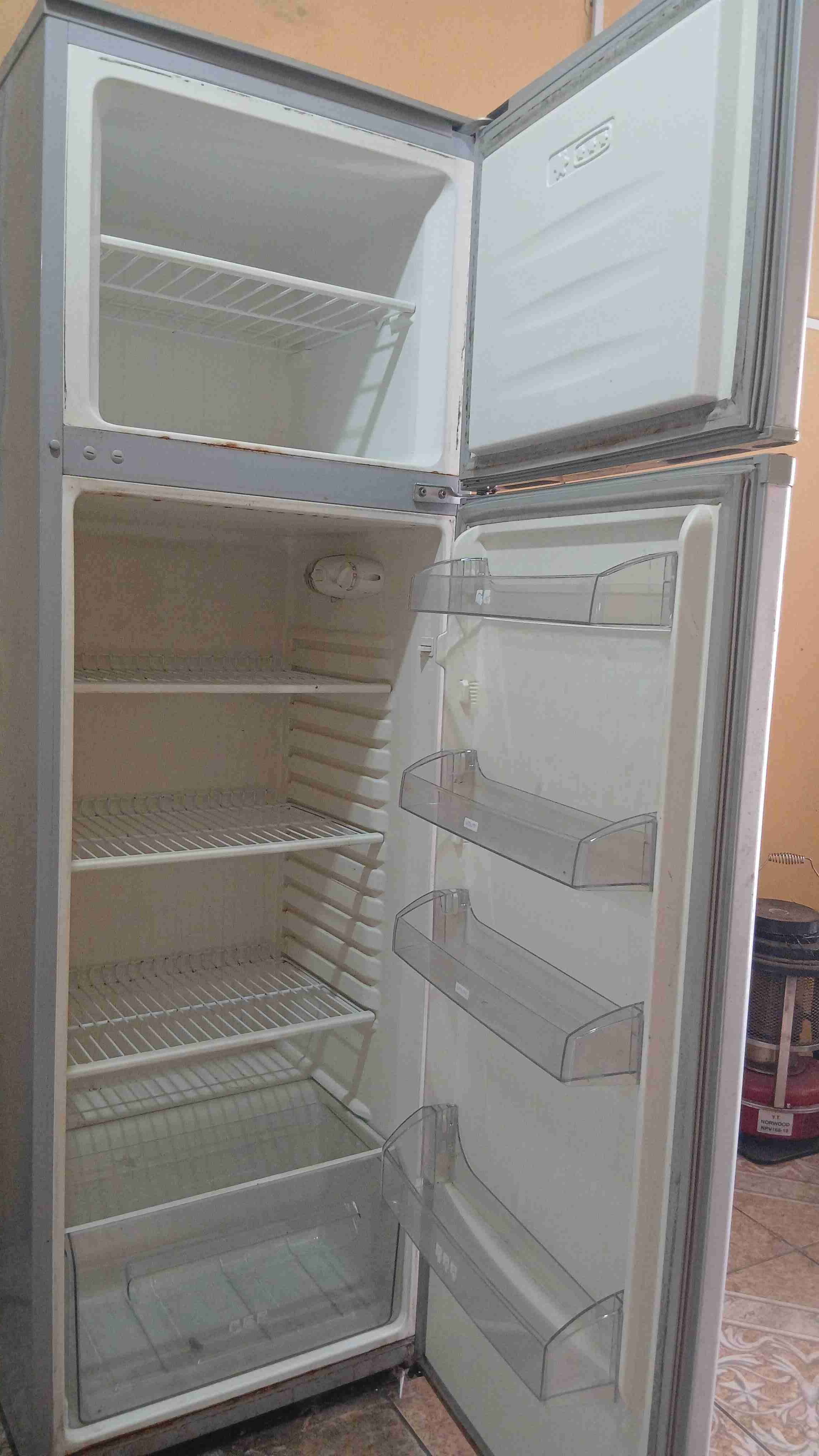 Refrigerador dos puertas plateado - miniatura 2