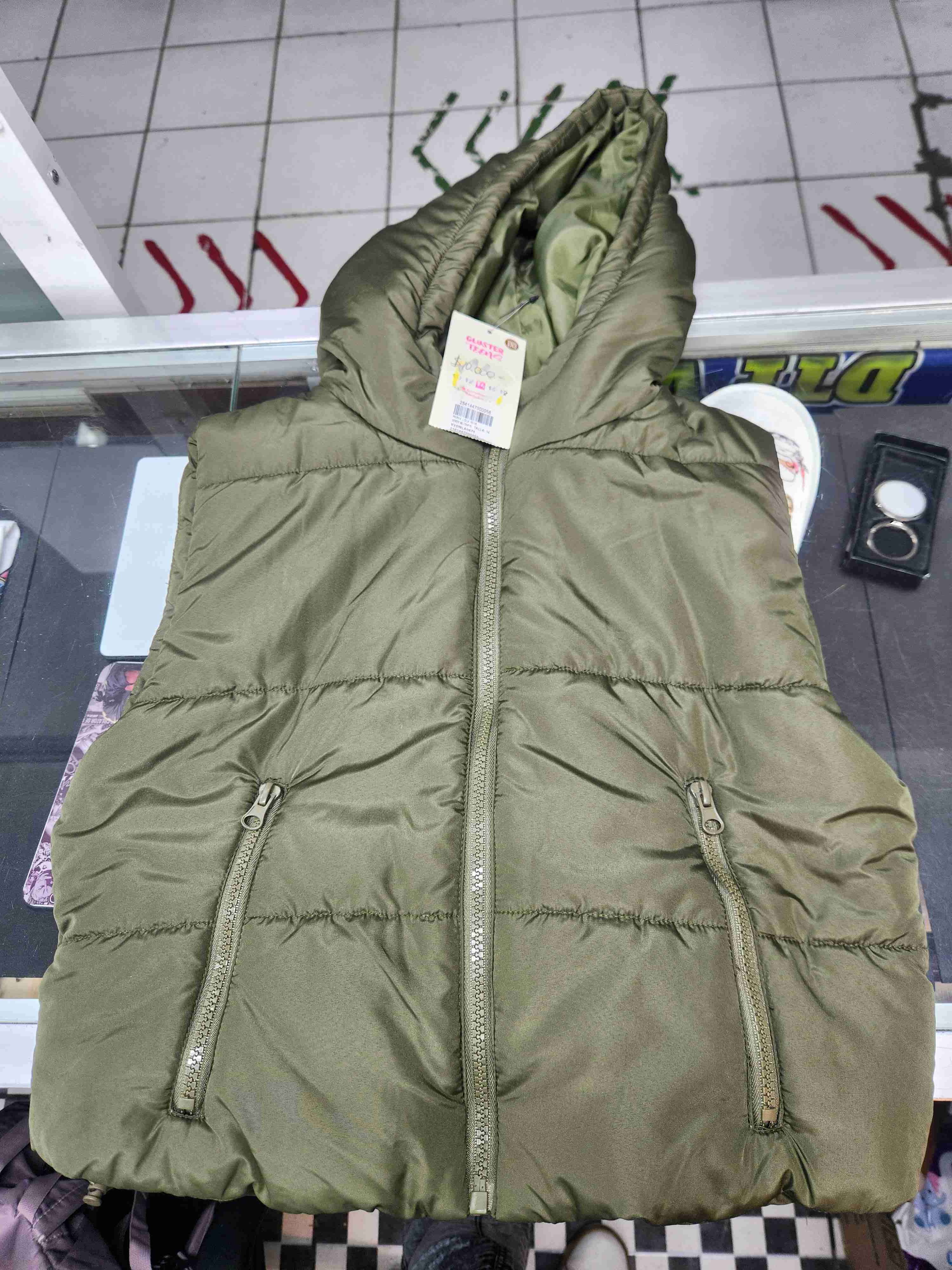 Chaleco acolchado verde nuevo - miniatura 2