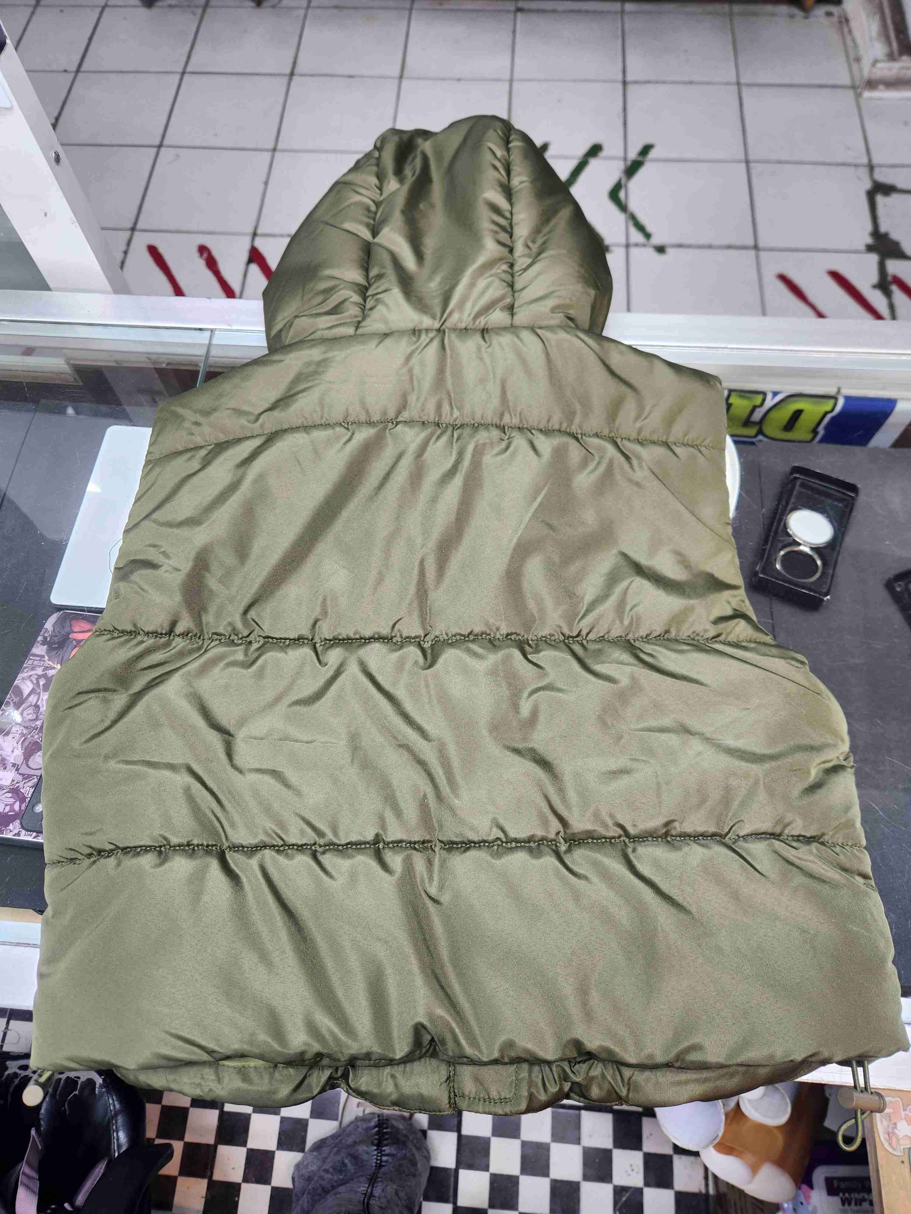 Chaleco acolchado verde nuevo - miniatura 3