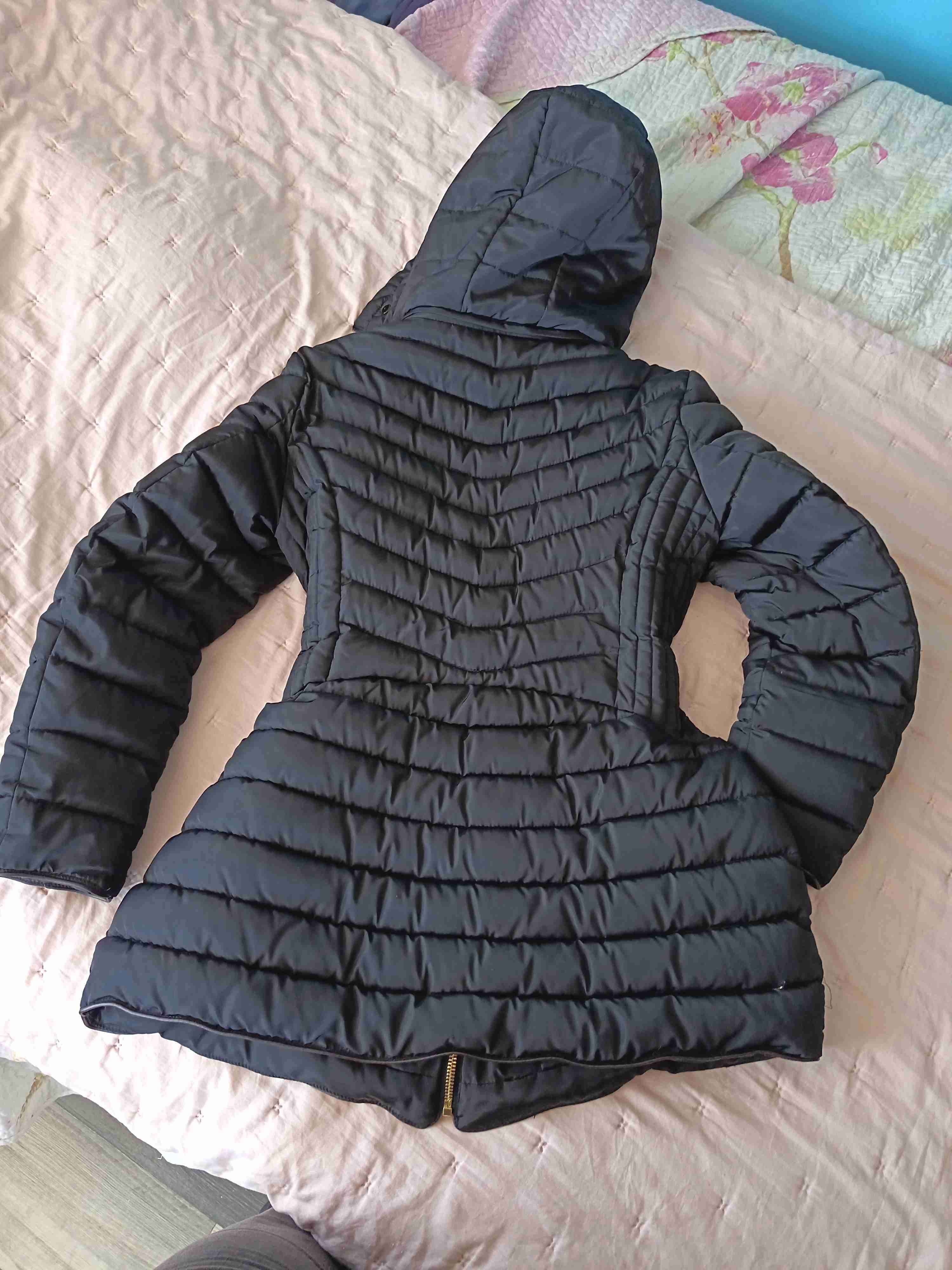 Parka acolchada negra con capucha - miniatura 2